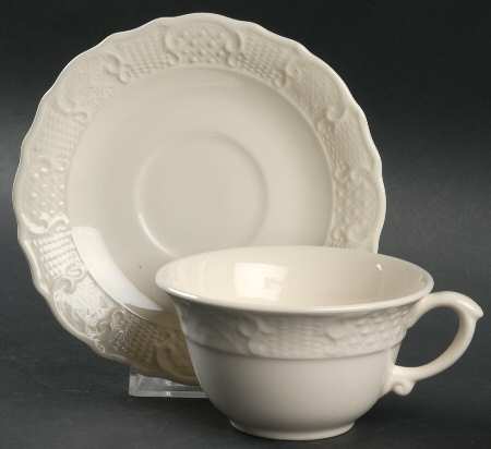 American Traditional Flat Cup & Saucer Set