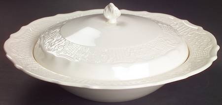 American Traditional Round Covered Vegetable