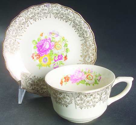Lajean Flat Cup & Saucer Set