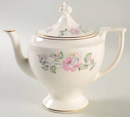 Queen's Rose Teapot & Lid