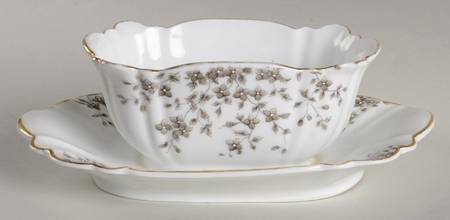 CAR31 Gravy Boat with Attached Underplate