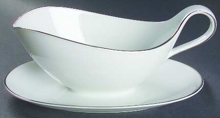 Elegance Gravy Boat with Attached Underplate