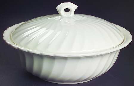 Chelsea White (England) Round Covered Vegetable