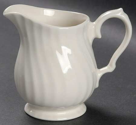 Chelsea White (England) Creamer