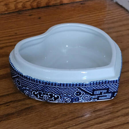 Willow Blue (Georgian Shape) Heart Shape Box No Lid