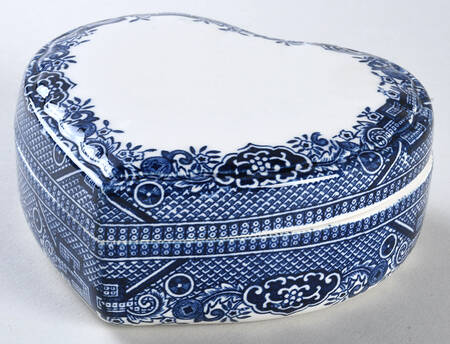 Willow Blue (Georgian Shape) Heart Shape Box & Lid