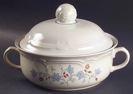 Bluet 2 Qt Round Covered Casserole