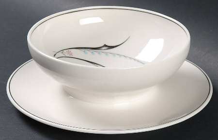 Fantasy Round Gravy Boat/Attached Underplate