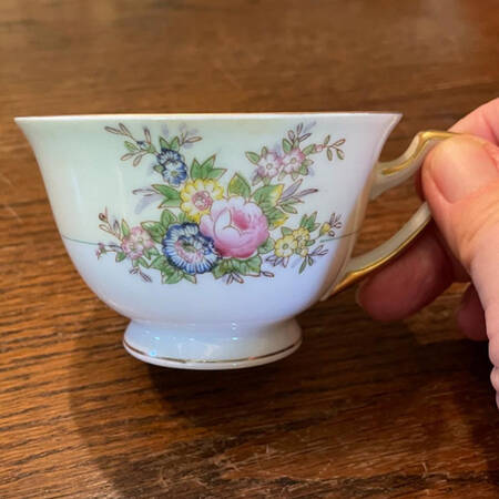 CEB11 Footed Cup
