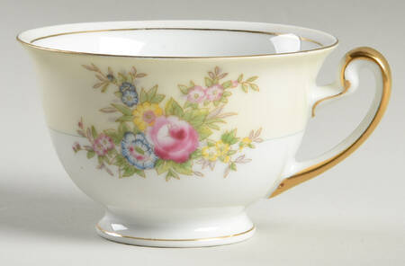 CEB21 Footed Cup