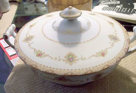 Valencia Round Covered Vegetable
