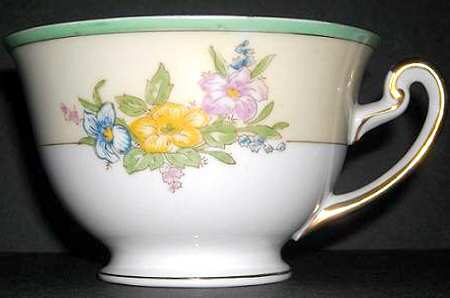 CEB29 Footed Cup