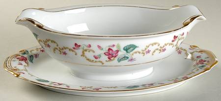 Dixie Belle Gravy Boat with Attached Underplate