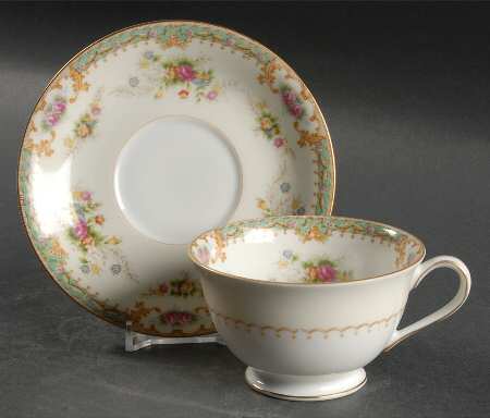 Linda Footed Cup & Saucer Set
