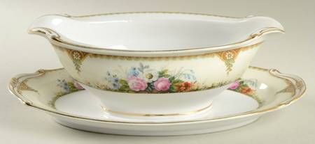 Vivienne Gravy Boat with Attached Underplate