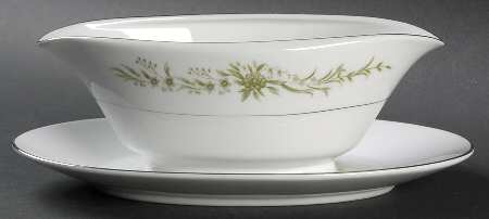 Sweetheart Gravy Boat with Attached Underplate