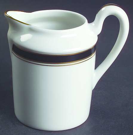 Diplomat Black Creamer