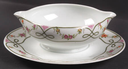 Guirlandes Gravy Boat with Attached Underplate