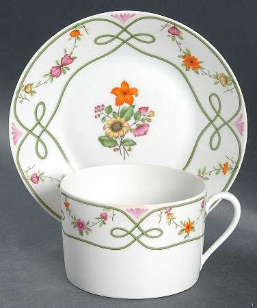 Guirlandes Oversized Cup & Saucer Set