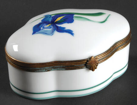 Iris Oval Box & Lid
