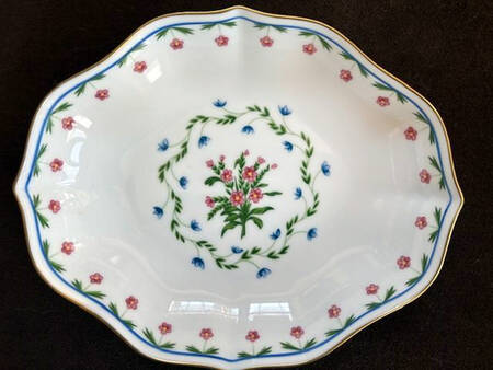 La Fayette Oval Tray, 7" Meissen Cup