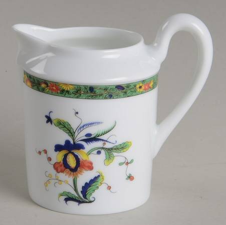 Louviers (White Background) Creamer