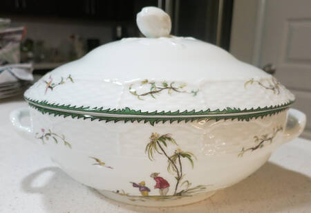Si Kiang Tureen &  Lid