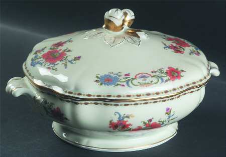 Vieux Chine (Chambord, Ivory) Round Covered Vegetable