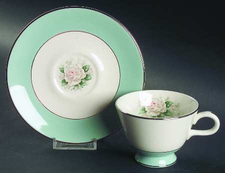 Baroness Footed Cup & Saucer Set