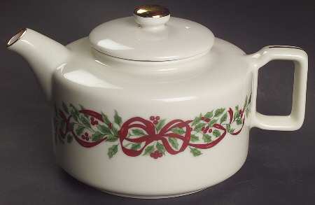 Ribbon Holly Mini Teapot & Lid