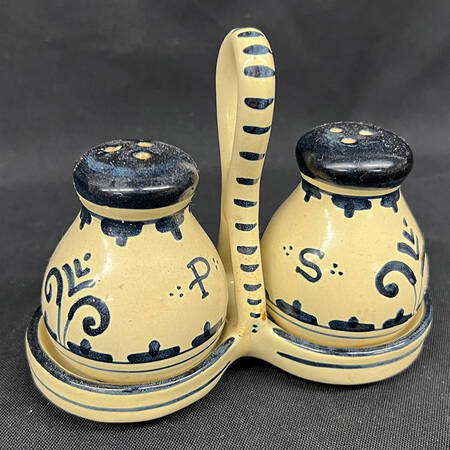 Oca (3 Pc) Salt & Pepper Tray Set