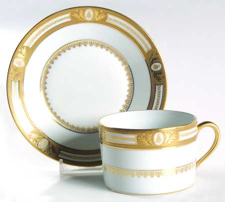 Abeilles Or Flat Cup & Saucer Set