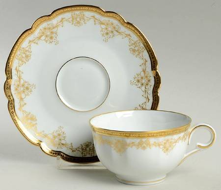 Abondance Flat Cup & Saucer Set