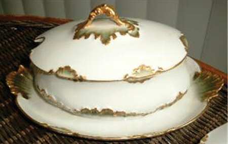 CHF100 Gravy Boat w/Attached Underplate & Lid