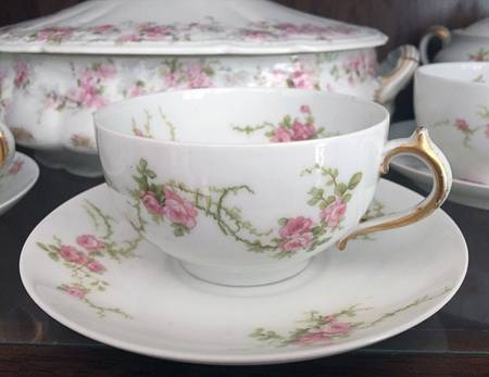 CHF122 Flat Cup & Saucer Set
