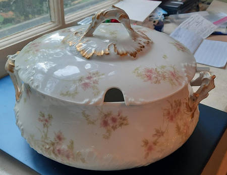 Schleiger 1293-8 Tureen &  Lid