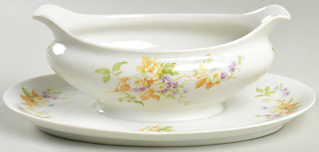 CHF19 Gravy Boat with Attached Underplate