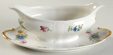 CHF36 Gravy Boat with Attached Underplate