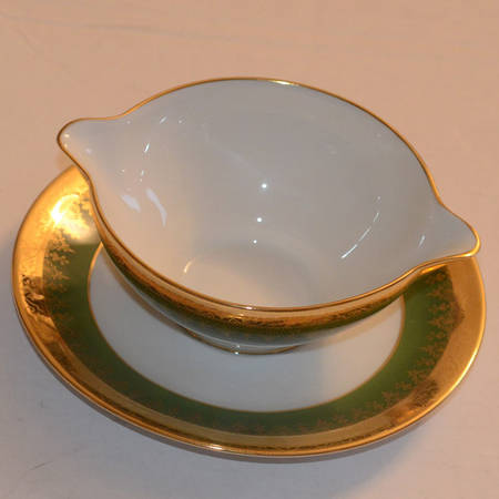 CHF38 Gravy Boat with Attached Underplate