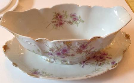 Schleiger 1293-5 Gravy Boat with Attached Underplate