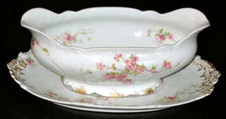 CHF77 Gravy Boat & Underplate