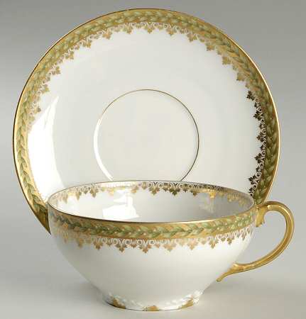 Empire Wreath Oversized Cup & Saucer Set