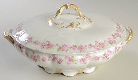 Fountainbleau Round Covered Vegetable