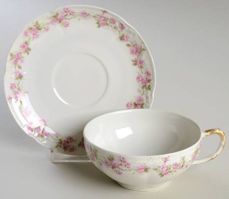 Fountainbleau Flat Cup & Saucer Set