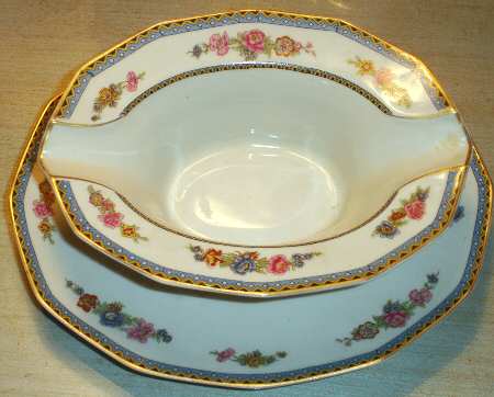 Head 173 Gravy Boat with Attached Underplate