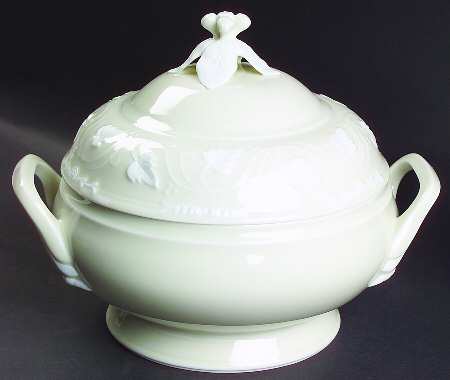 Imperatrice Ivory Round Covered Vegetable