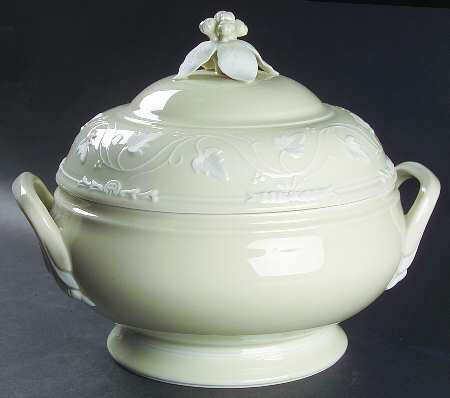 Imperatrice Ivory Tureen &  Lid