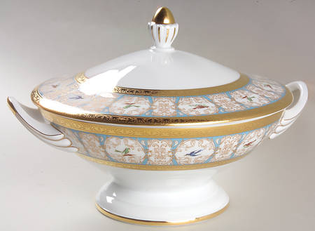 Pompadour Round Covered Vegetable