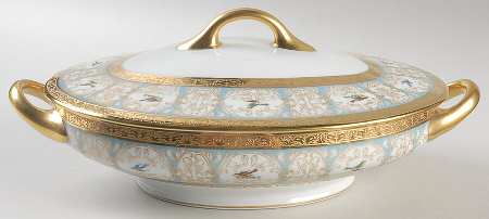 Pompadour Oval Covered Vegetable