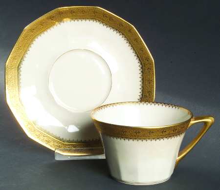 Richelieu Flat Cup & Saucer Set